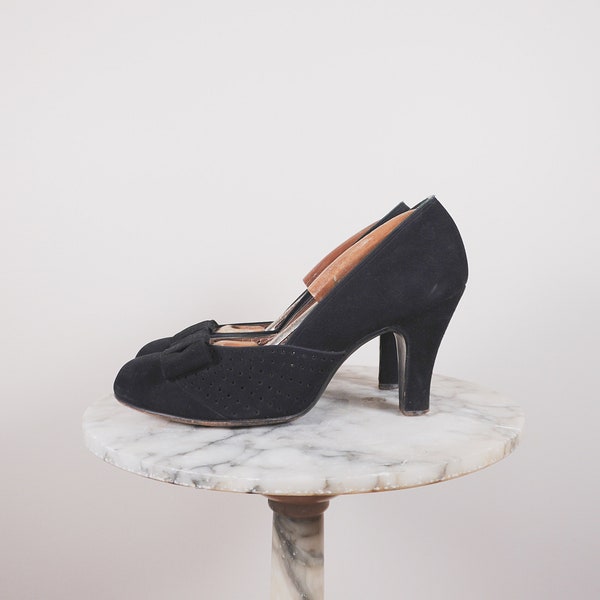 Late 1940s - 1950s  Black Suede True Vintage High Heel Pump 8.5 A - 40s Forties 50s Fifties True VTG Pin Up Style