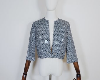 Späte 1940er Jahre Weiß-Blau karierte Bolero-Jacke mit großem künstlichen Knopf-Akzent-Detail - Damen 40er Jahre Vierziger Jahre True Vintage Damenmode