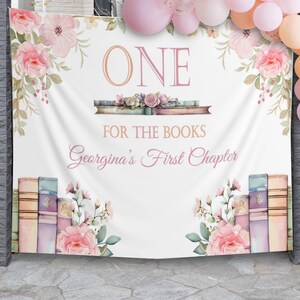 Könnte beinhalten: Ein weißer Hintergrund mit dem Text "ONE FOR THE BOOKS Georgina's First Chapter". Das Design umfasst rosa Blumenarrangements, Bücherstapel und rosa und pfirsichfarbene Ballons.