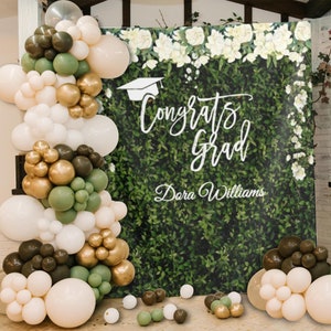 Grass Wall Graduation Backdrop, Fabric Hedge Wall Backdrop, Graduation Hat Photo Booth Backdrop, High School Graduation Party Ideas CGHC