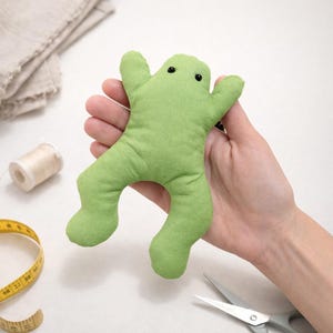 Kikker naaipatroon pdf, naaiproject voor beginners, doe-het-zelf kikker knuffel, zelfstudie knuffel, naaiactiviteit voor kinderen, decor kinderkamer knuffeldier