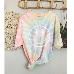 Smiley Face Tie Dye Shirt, Tie Dye T-Shirt, Smiley Face Shirt for Women, Tye Dye Graphic Tee, Retro Aesthetic T Shirt for Woman