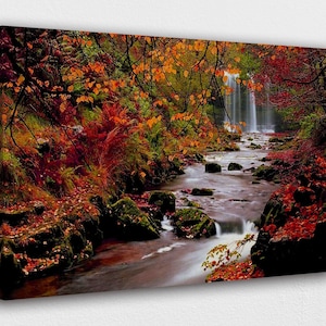 Läuft Fluss w Roten Herbst Wald Leinwand Wand Kunst Design | Poster Print Decor für Home & Office Dekoration I POSTER oder CANVAS BEREIT zum Aufhängen