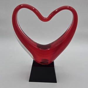 6.5&quot; Red Heart Art Glass Sculpture – Handblown Glass on Black Base – Elegant Personalized Keepsake Gift, Engraved Glass Heart