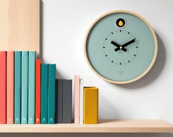 Cloudnola - Reloj cucú Dot - Reloj cucú moderno - Reloj pájaro - Verde salvia