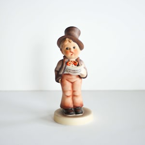 STREET SINGER — Hummel Goebel | Rare Vintage German Figurine | #131 — 5&quot;