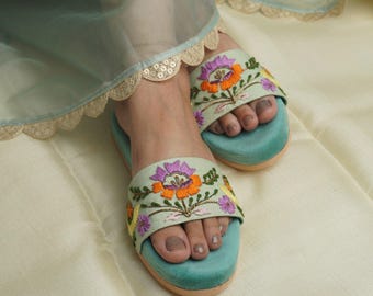 Sandalias con flores aladas bordadas: zapatos planos sin cordones de algodón con diseño floral