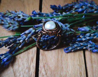 Ring with natural pearls