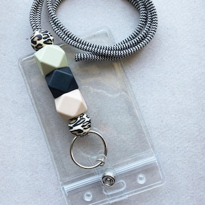 Longe en paracorde en perles de silicone + porte-badge d&#39;identification