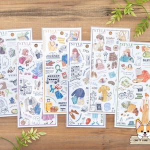 Peut inclure: Un ensemble de dix feuilles d'autocollants colorés avec des illustrations de personnes, d'animaux et d'objets. Les autocollants sont conçus dans un style vintage avec une variété de couleurs et de motifs. Les feuilles d'autocollants sont étiquetées avec les mots "Style" et "Voyage".