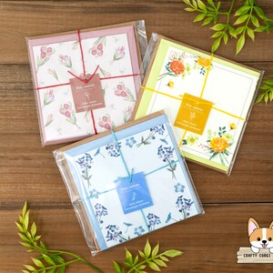 10 hojas 5 sobres / Lab Clip / BON CADEAU Floral Mini Letter Set / Pink Tulip - Yellow Marigold - Blue Nemophila "Baby Blue Eyes"