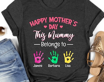 Glückliches Muttertags-Shirt, diese Mama gehört Kindernamen-Hemd, personalisiertes Mutter-Hemd, Mutter-Leben-T-Stück, Mutter-T-Shirt, Mutter-Geschenk, Mutter-Hemd