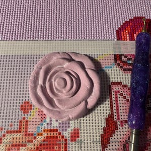 Różana diamentowa szpachlówka malarska