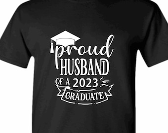 Orgulloso MARIDO de un graduado de 2023-Camisa de graduación divertida para esposo-Clase de 2021 Camisa-Familia a juego Camisa-Anuncio de graduación