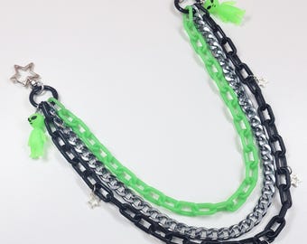 Spooky Layered Clip-On Chains, UV Glow Alien & Star Charms, Colorful Halloween Pants Keychain