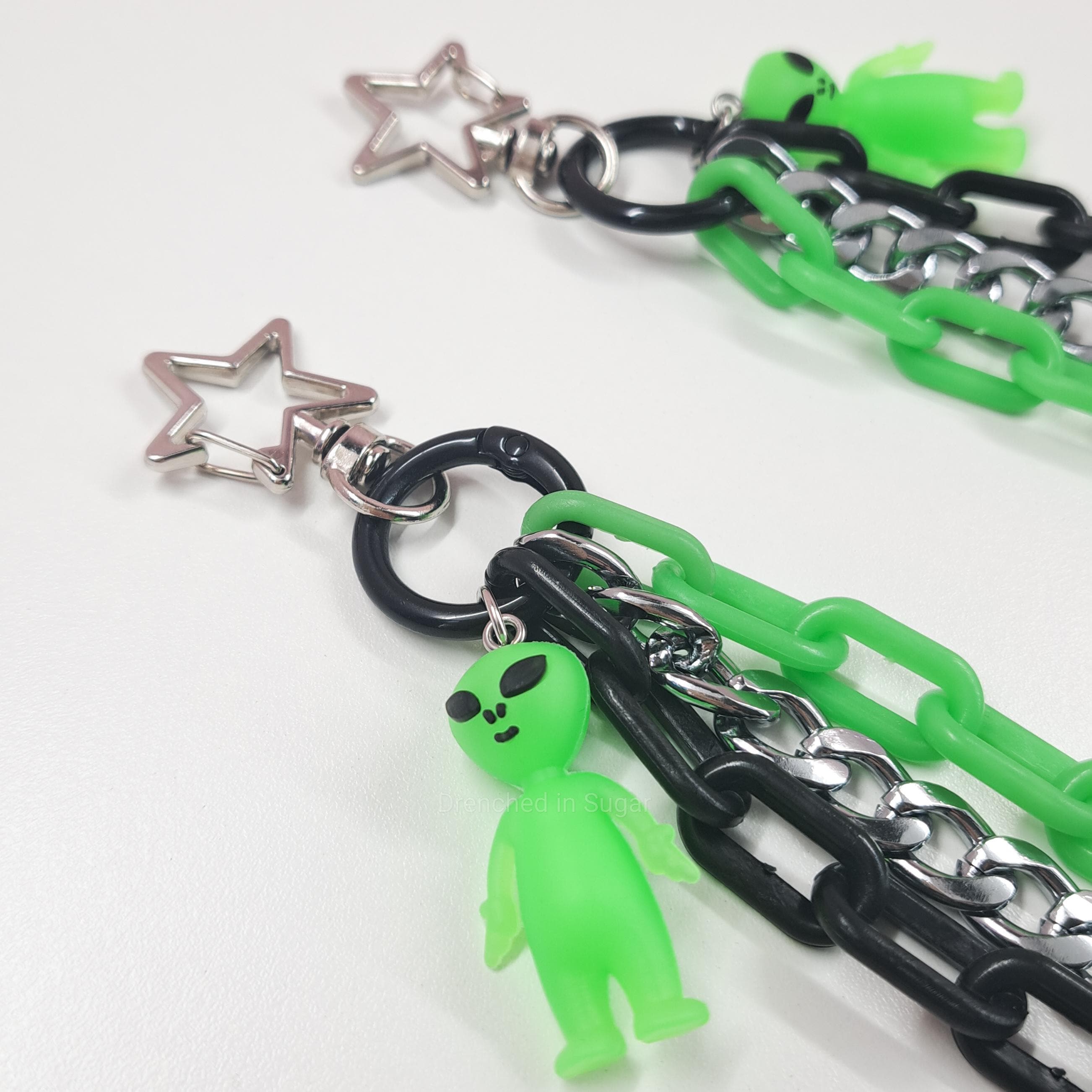 Spooky Layered Clip-on Chains, UV Glow Alien & Star Charms, Colorful ...