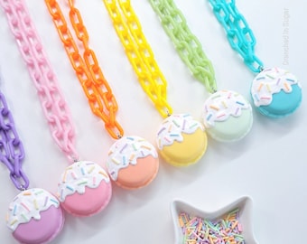 Pastel Rainbow Sprinkles Macaron Necklace, Kawaii Colorful Plastic Chain Necklace, Pastel Rainbow Macaron Locket Container Necklace