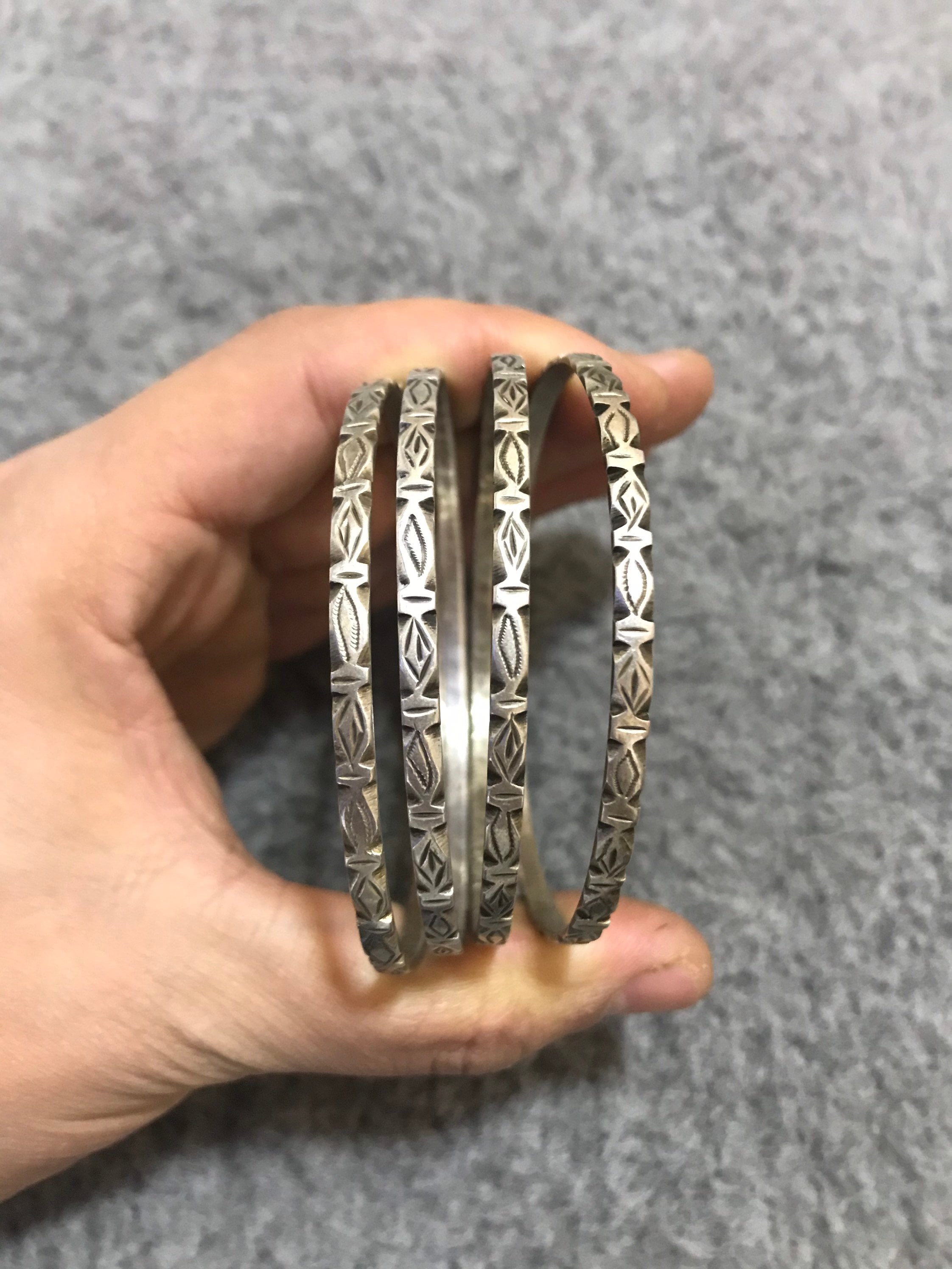 Set von 4 antik Silber Berber Armbänder aus Marokko, Berber Armbänder, handgefertigte Armbänder, marokkanischen Schmuck