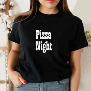 Pizza Nacht, Wochentag Erwachsene unisex T-Shirt, Freitag Abend Abendessen Shirt