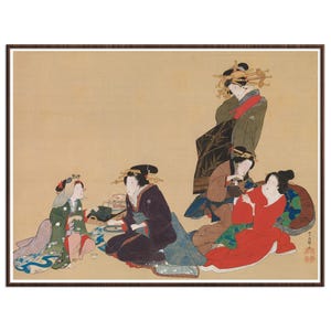 Könnte beinhalten: Ein japanischer Holzschnitt mit vier Figuren in traditioneller Kleidung. Eine Figur steht in einem grünen Gewand, während drei weitere in roten, dunkelvioletten und braunen Gewändern auf dem Boden sitzen, umgeben von kleinen Schalen und Textilien.