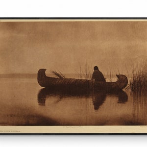 Native American Canoe Antique Foto Leinwanddruck, Edward S Curtis Photography, Kutenai Duck Hunter, Indianer, Vintage Sepia Foto
