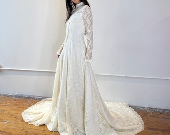 Vintage 1990s Vera Wang Couture off the Shoulder Wedding Dress, Vintage  Bridal - Etsy