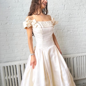 Vintage 1990s Vera Wang Couture off the Shoulder Wedding Dress, Vintage  Bridal