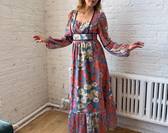 Vintage 1970s Sweet Floral Daisy Print Maxi Dress
