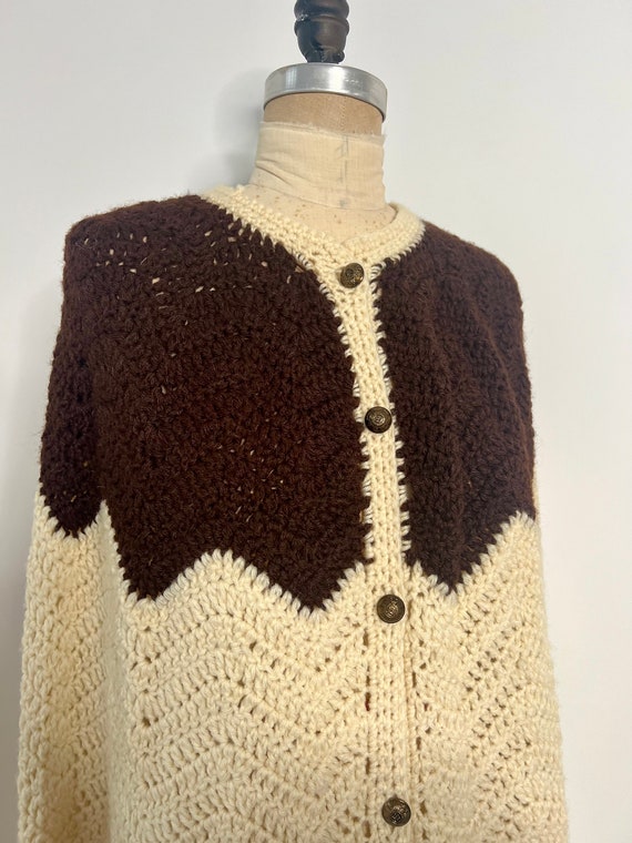 Vintage 1970s Brown & Off White Crochet Poncho - image 8