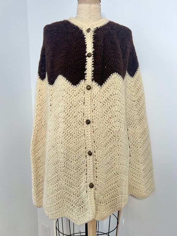 Vintage 1970s Brown & Off White Crochet Poncho - image 2