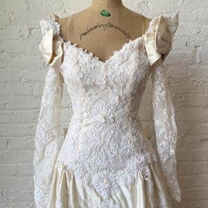 True Vintage 1980s/90s Puff Sleeve Lace Wedding Dress, Vintage Off the Shoulder Wedding Gown