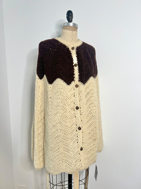 Vintage 1970s Brown & Off White Crochet Poncho - image 7