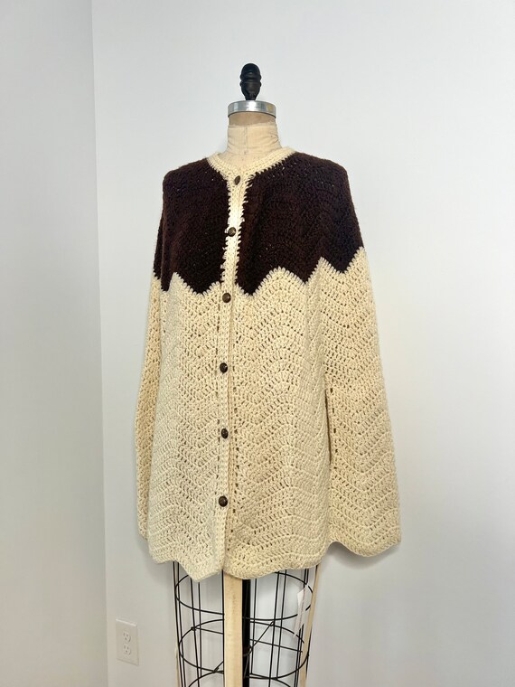 Vintage 1970s Brown & Off White Crochet Poncho - image 6