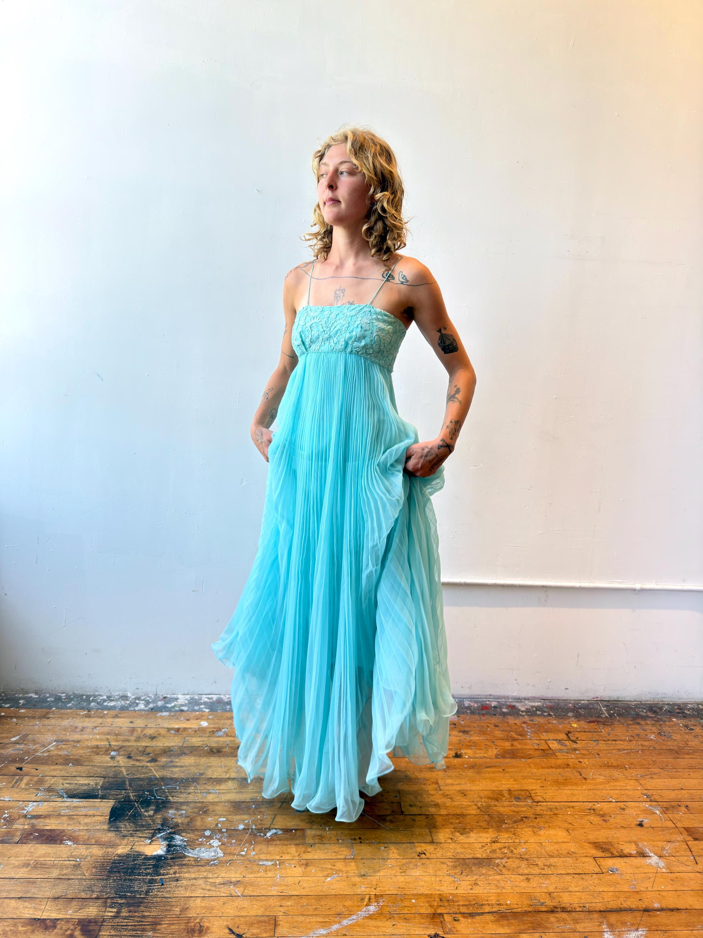 mother of the bride dresses in champagne Cicinia Dress Long Chiffon Sequins Sheath V-neck Batwing Sleeves making it ideal for Halter Pleated Slim Fit moroccan kaftan Color:All Black
