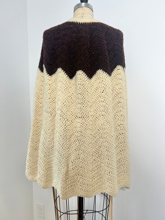 Vintage 1970s Brown & Off White Crochet Poncho - image 4