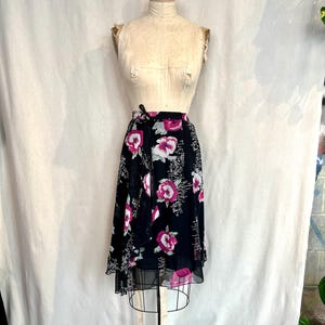 Saia midi floral de seda vintage dos anos 90/Y2K