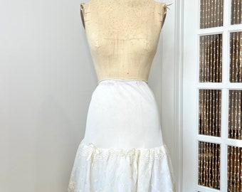 Demi-jupe brodés en dentelle blanche L/XL vintage des années 1960