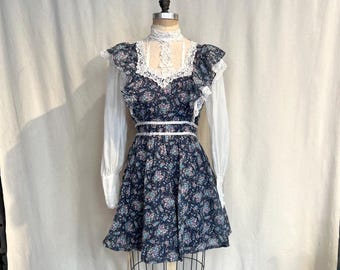 Vintage 1970s Gunne Sax Floral Mini Dress: Cottagecore Lace Trim