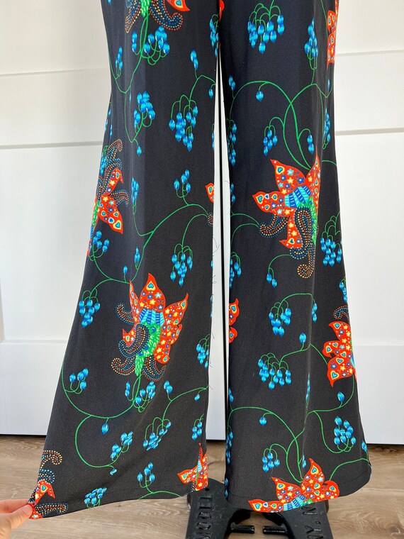 Vintage 1970s Retro Floral M/L Mod Floral Flare P… - image 4