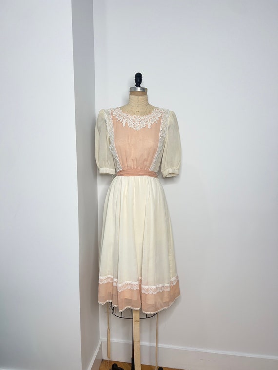 Vintage 1970s Baby Pink & Cream Cottagecore Midi D