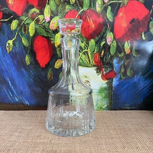 A beautiful condition cut glass heavy  crystal decanter with stopper