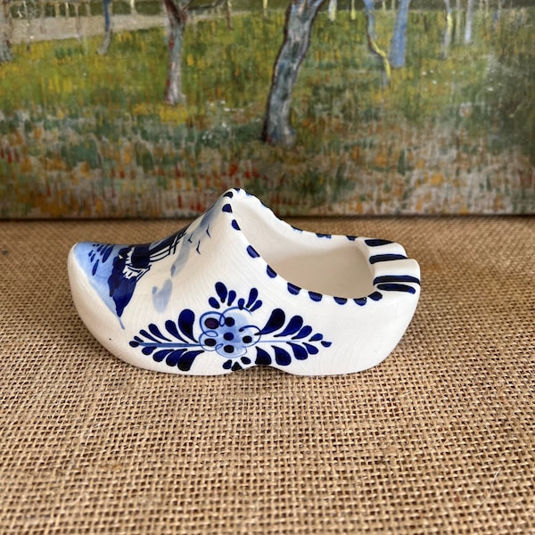 A beautiful Delft Dutch Holland china hand painted blue and white clog ornament ashtray