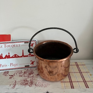 A gorgeous medium size heavy French vintage indoor  cauldron, jam pot  planter pot with handle