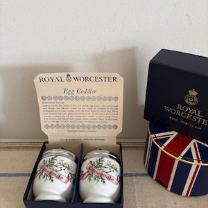 Ein Paar Eier Coddler von Royal Worcester Country Kitchen in der Originalverpackung mit Rezeptkartendeckel