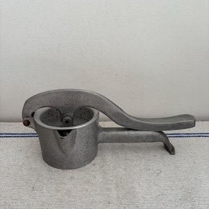 A retro French Vintage Pamplemousse cast aluminium 1950s fruit juicer