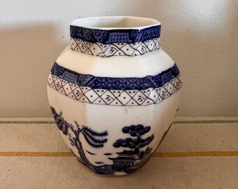 A beautiful Booths Real Old Willow blue, white and gold vase urn pot