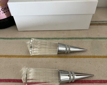 ワインを新鮮に保つための、美しいスワロフスキークリスタルとクロムの