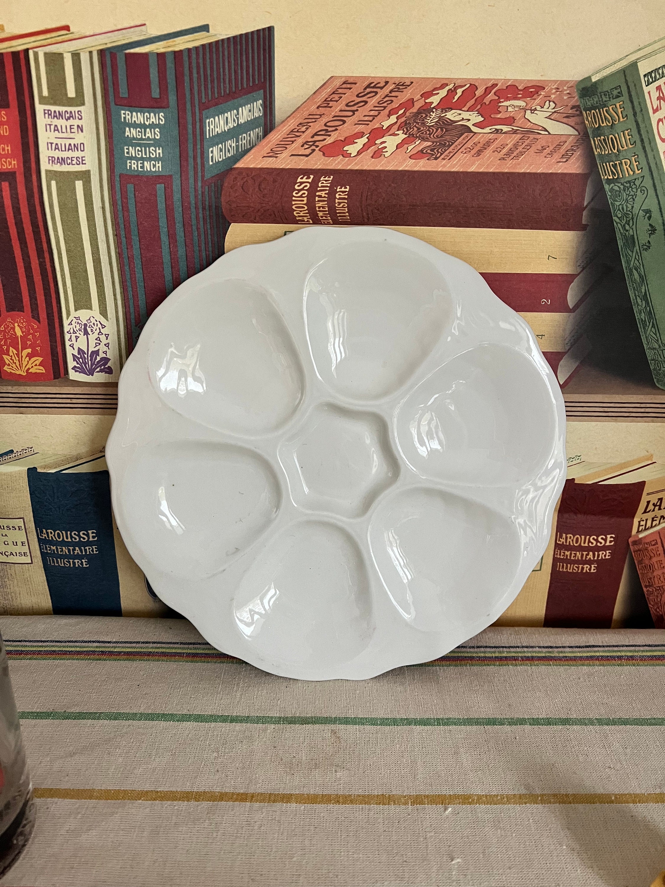 A Lovely White Porcelain French Vintage APILCO White 6 Oyster