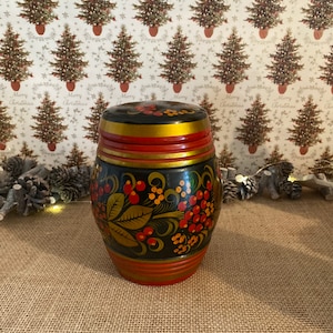 Retro vintage Khokhloma dorp Russische decoratieve urn containerpot met deksel