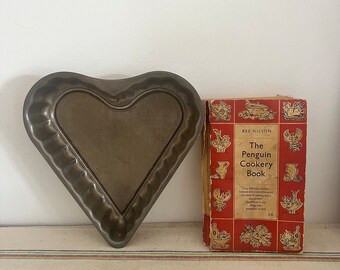 A vintage kitchen  heart shaped metal shaped sponge cake tin pan